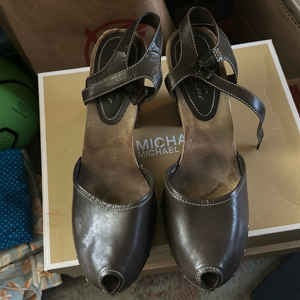 Kenneth Cole Brown Wooden Heel Sandal